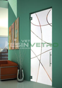 Porta in vetro decorato a battente su misura per interni | Vetreria esinvetro Jesi